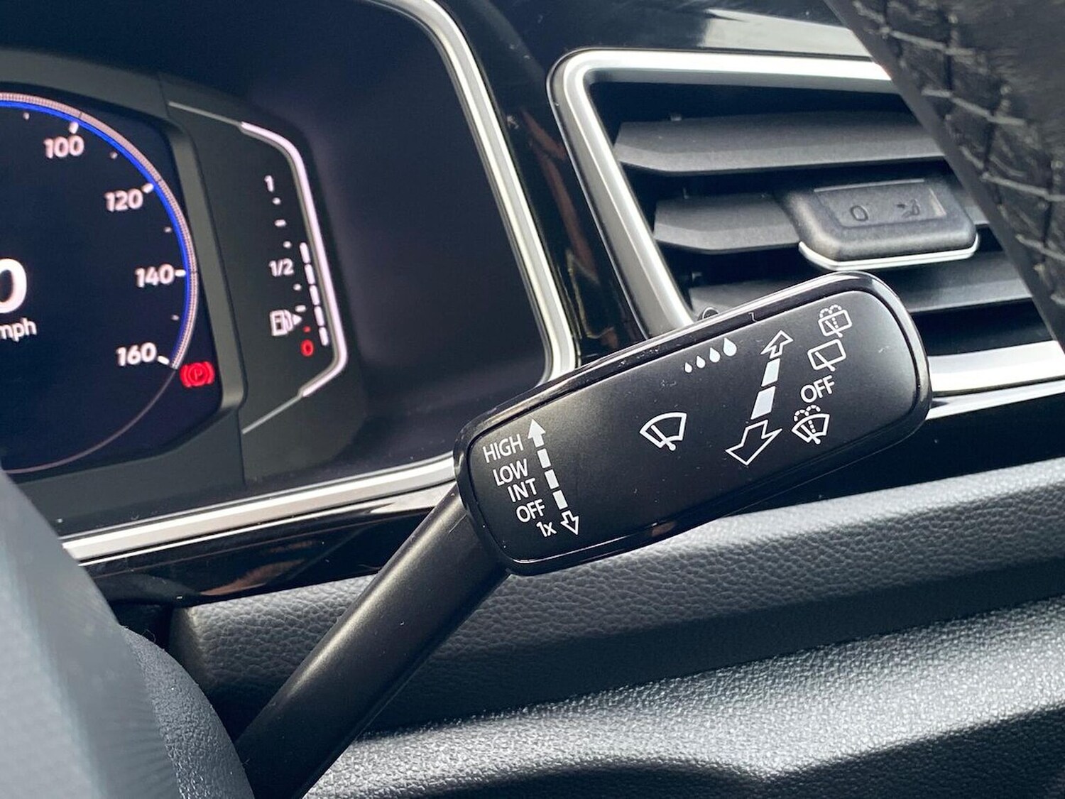 Used Volkswagen T-Roc 2022 for sale - 76571031: Photo 27