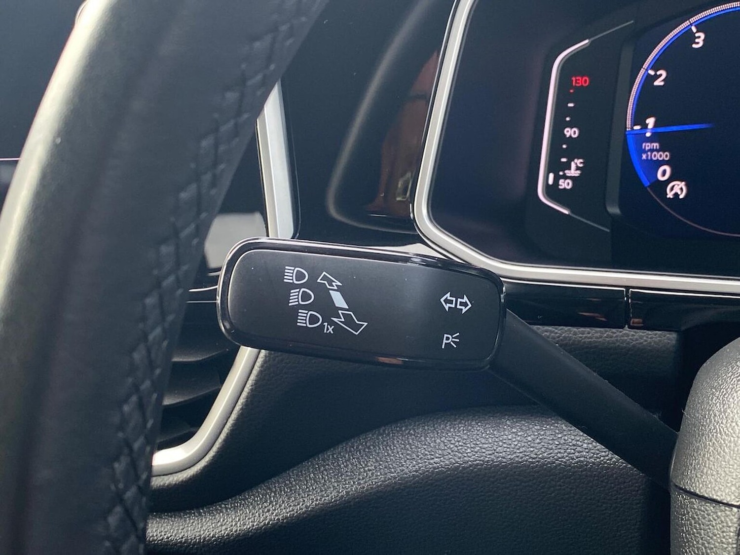 Used Volkswagen T-Roc 2022 for sale - 76571031: Photo 28