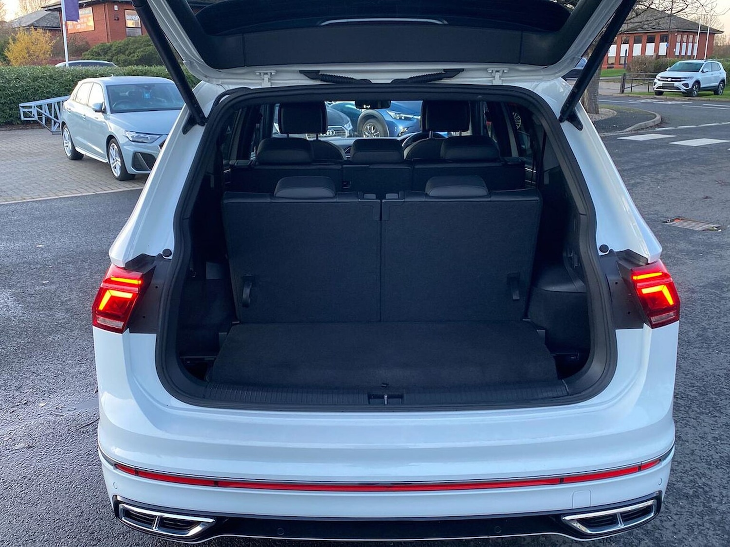 Used Volkswagen Tiguan Allspace 2023 for sale - 76785235: Photo 17