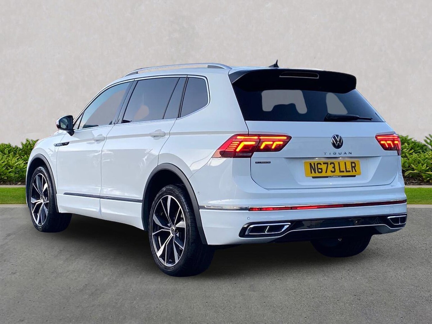 Used Volkswagen Tiguan Allspace 2023 for sale - 76785235: Photo 2