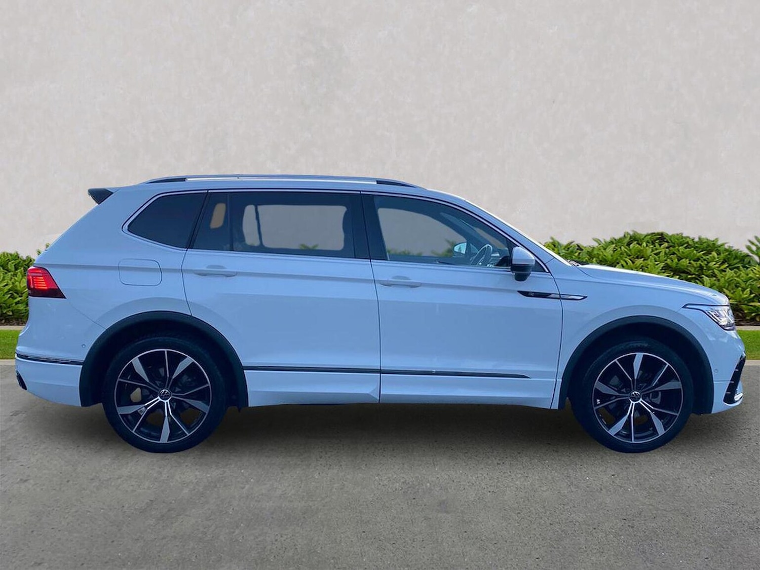 Used Volkswagen Tiguan Allspace 2023 for sale - 76785235: Photo 3