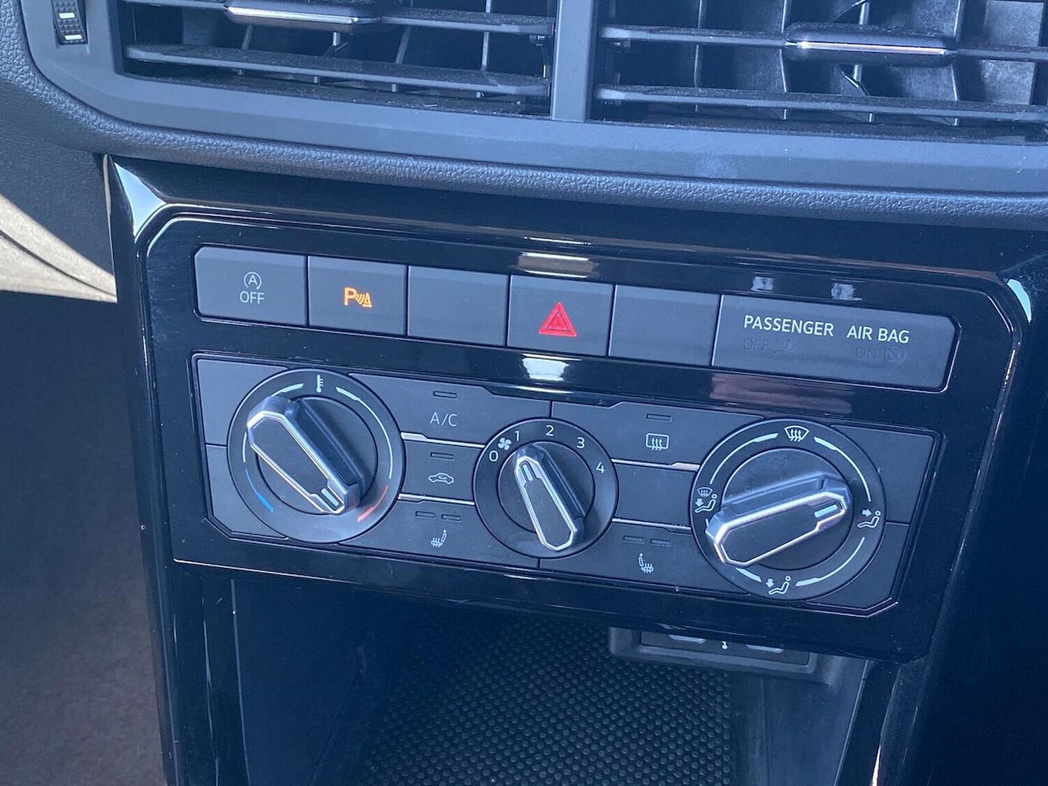 Used Volkswagen T-Cross 2024 for sale - 78194901: Photo 12