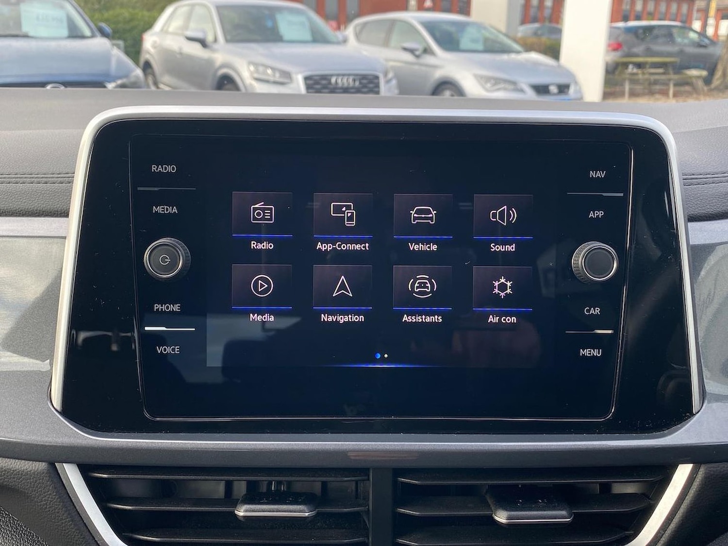 Used Volkswagen T-Roc 2023 for sale - 76492360: Photo 11