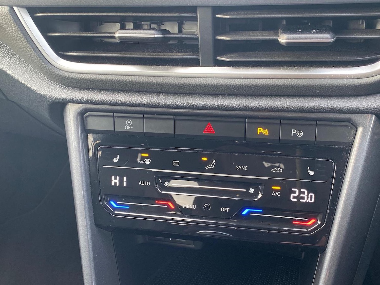 Used Volkswagen T-Roc 2023 for sale - 76492360: Photo 12