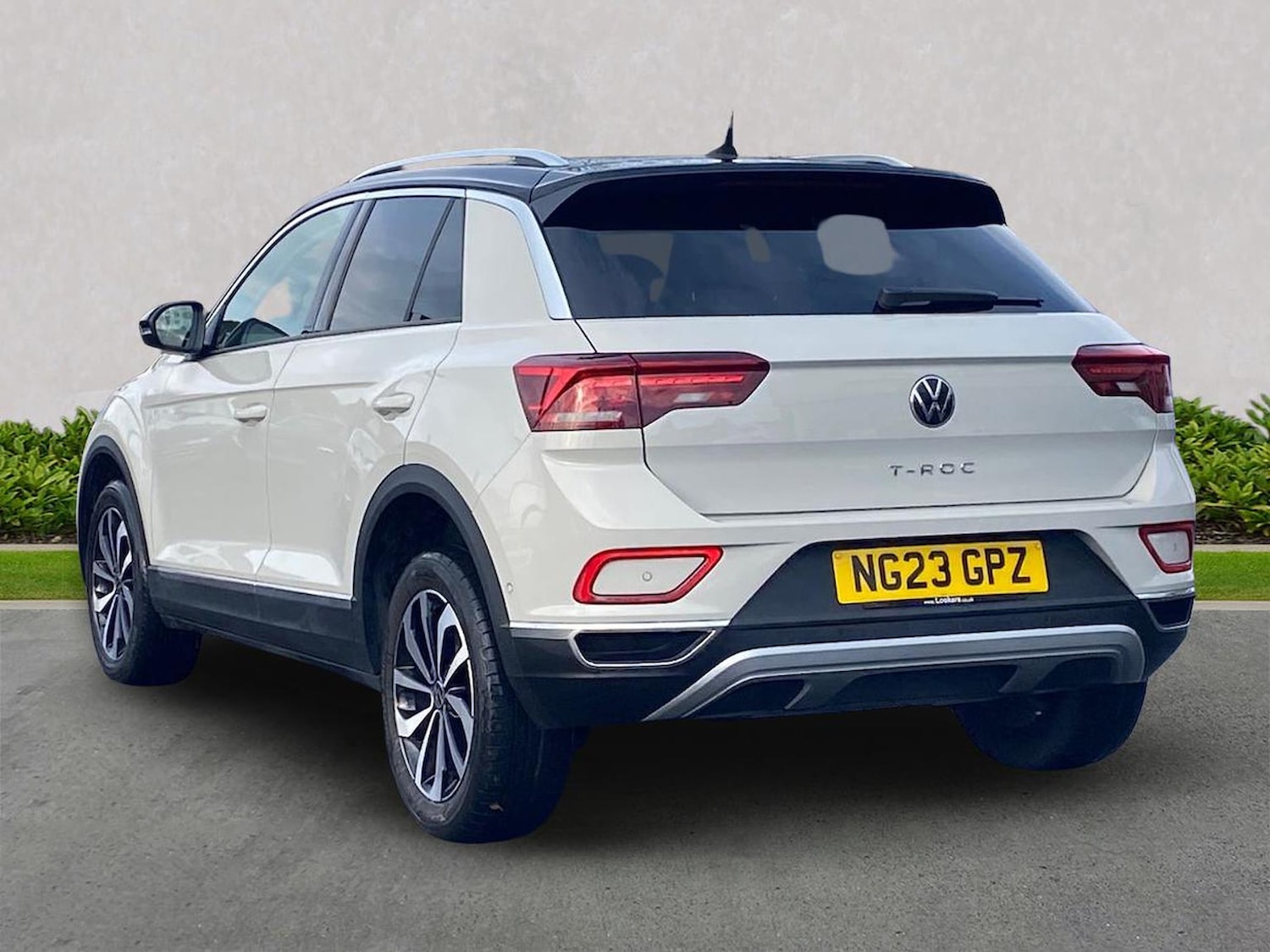 Used Volkswagen T-Roc 2023 for sale - 76492360: Photo 2