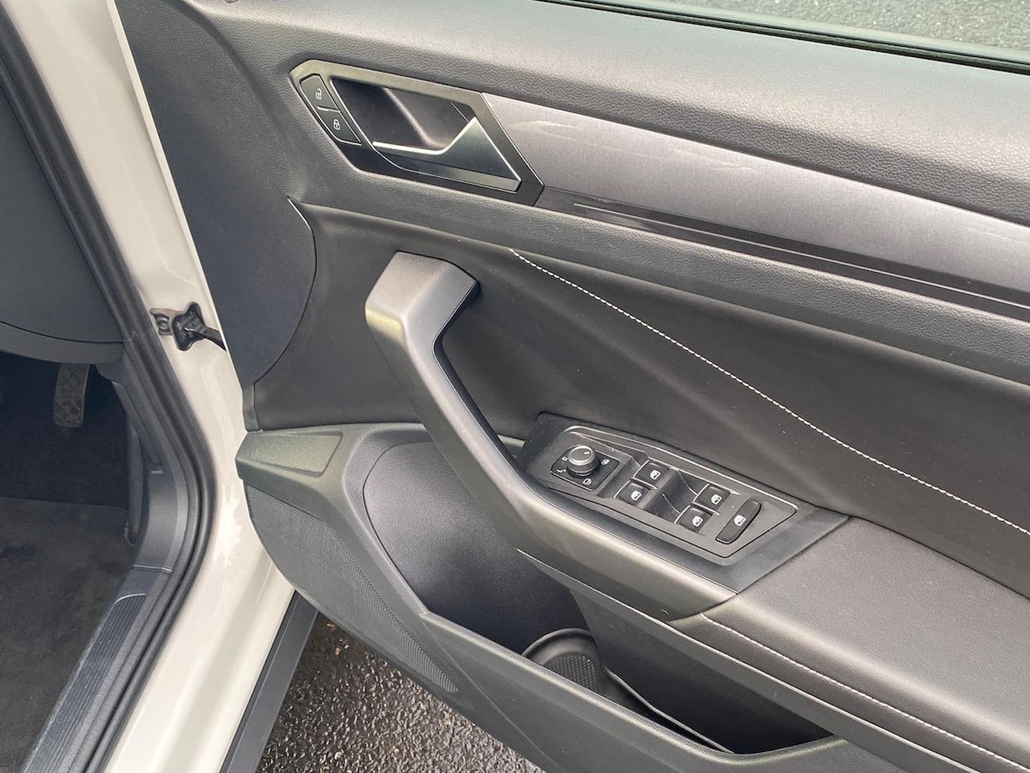 Used Volkswagen T-Roc 2023 for sale - 76492360: Photo 21