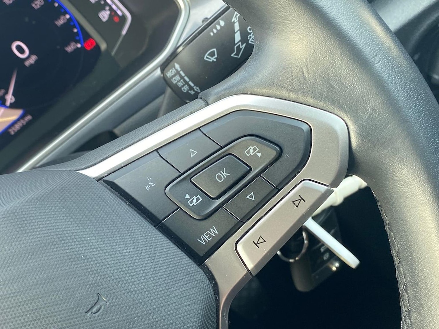 Used Volkswagen T-Roc 2023 for sale - 76492360: Photo 25