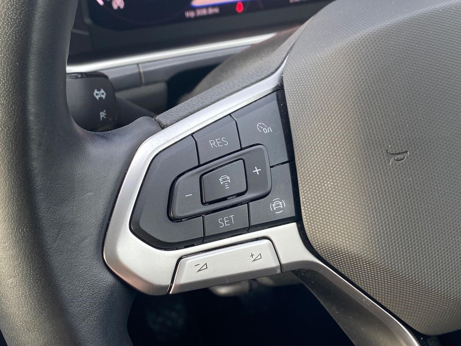 Used Volkswagen T-Roc 2023 for sale - 76492360: Photo 26