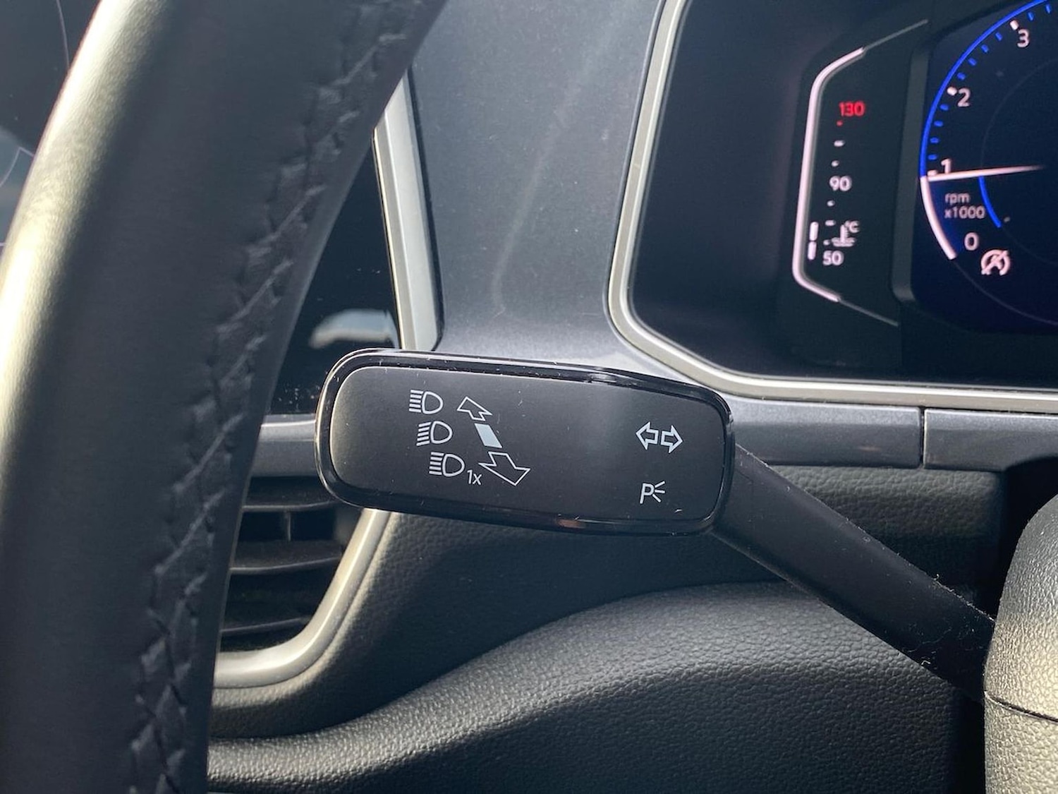 Used Volkswagen T-Roc 2023 for sale - 76492360: Photo 28