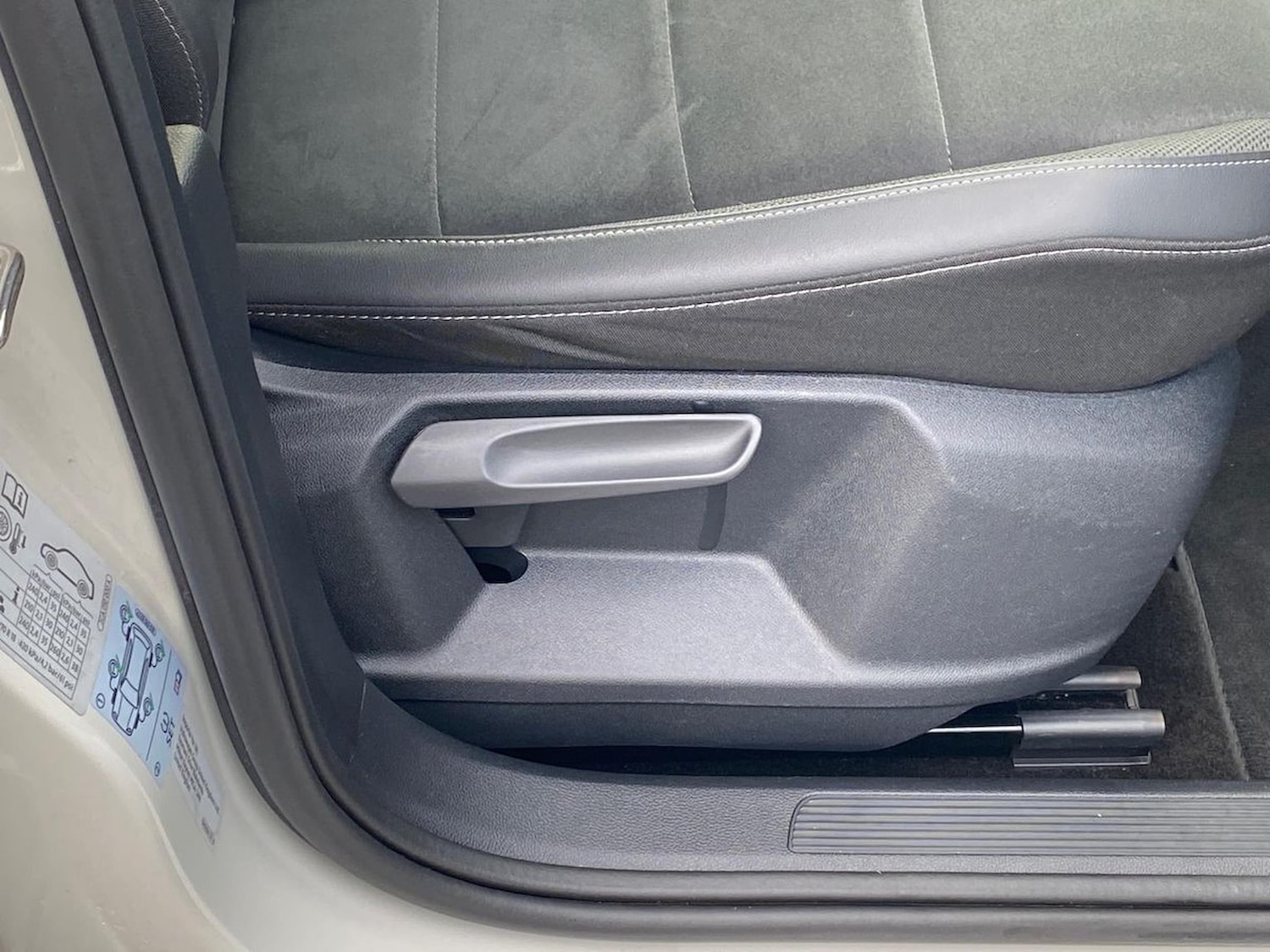 Used Volkswagen T-Roc 2023 for sale - 76492360: Photo 29