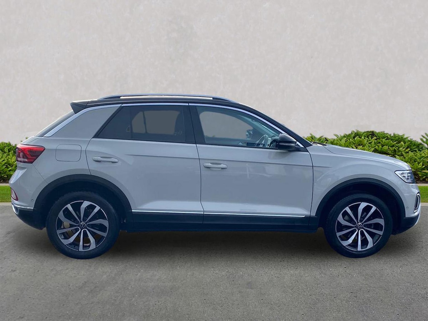 Used Volkswagen T-Roc 2023 for sale - 76492360: Photo 3