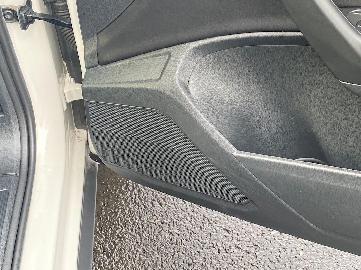 Used Volkswagen T-Roc 2023 for sale - 76492360: Photo 30