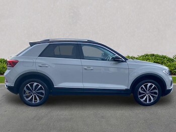 Used Volkswagen T-Roc 2023 for sale - 76492360: Photo