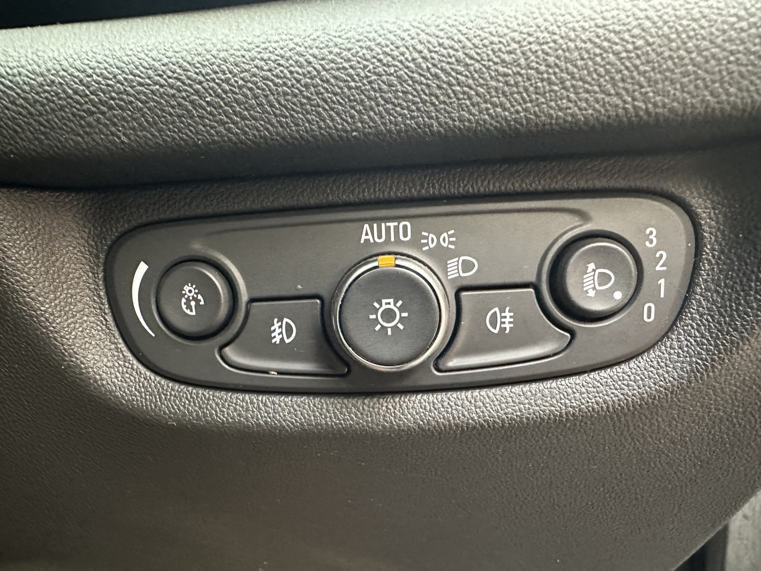 Used Vauxhall Insignia 2019 for sale - 77303680: Photo 16