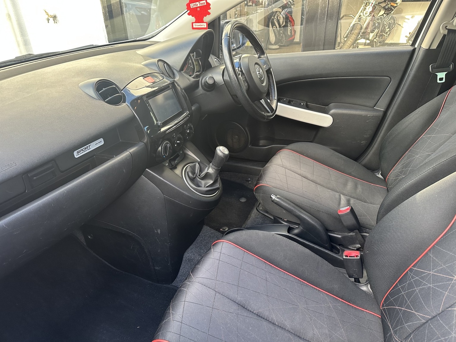 Used Mazda Mazda2 2014 for sale - 76643401: Photo 11