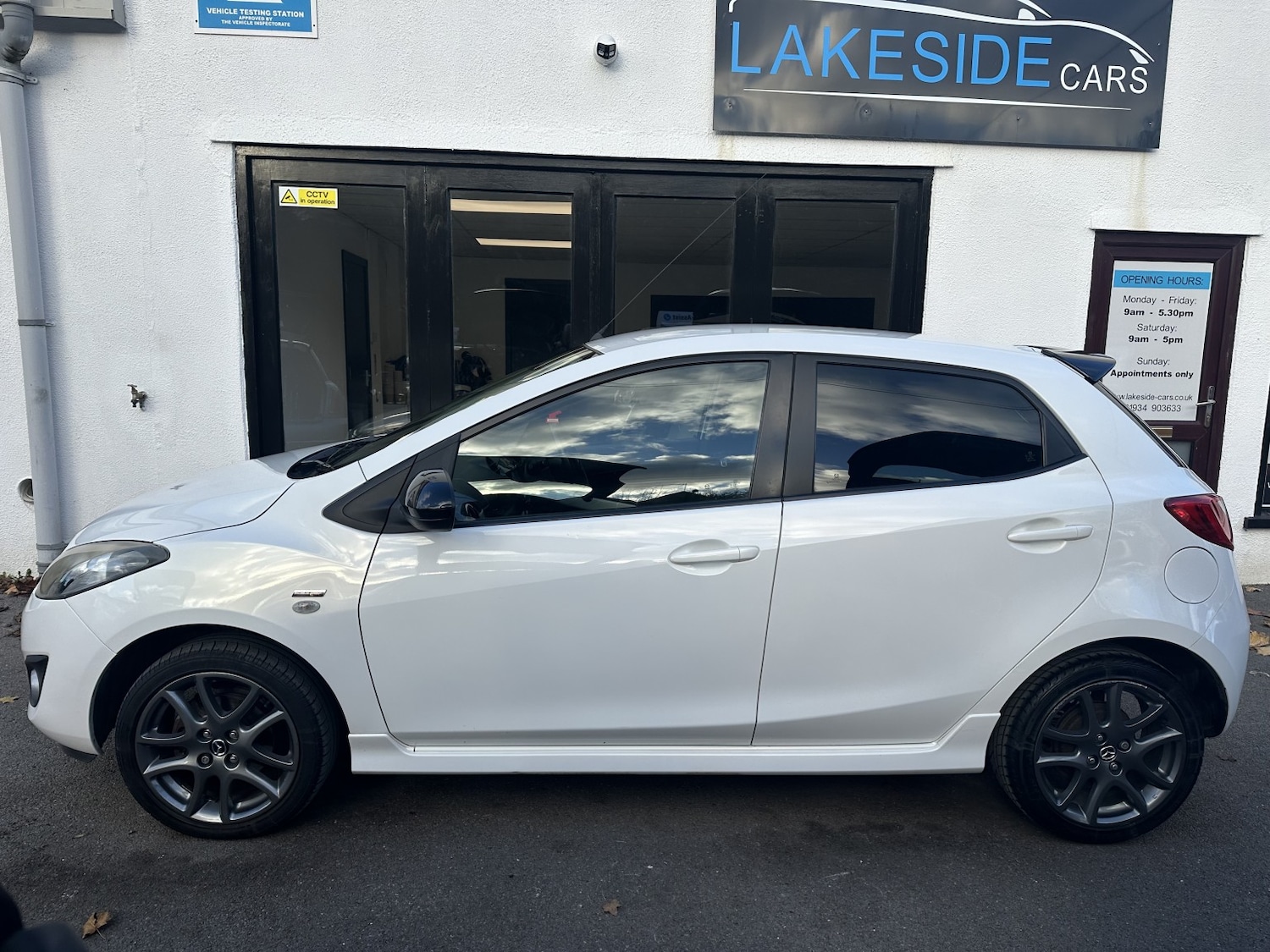 Used Mazda Mazda2 2014 for sale - 76643401: Photo 2