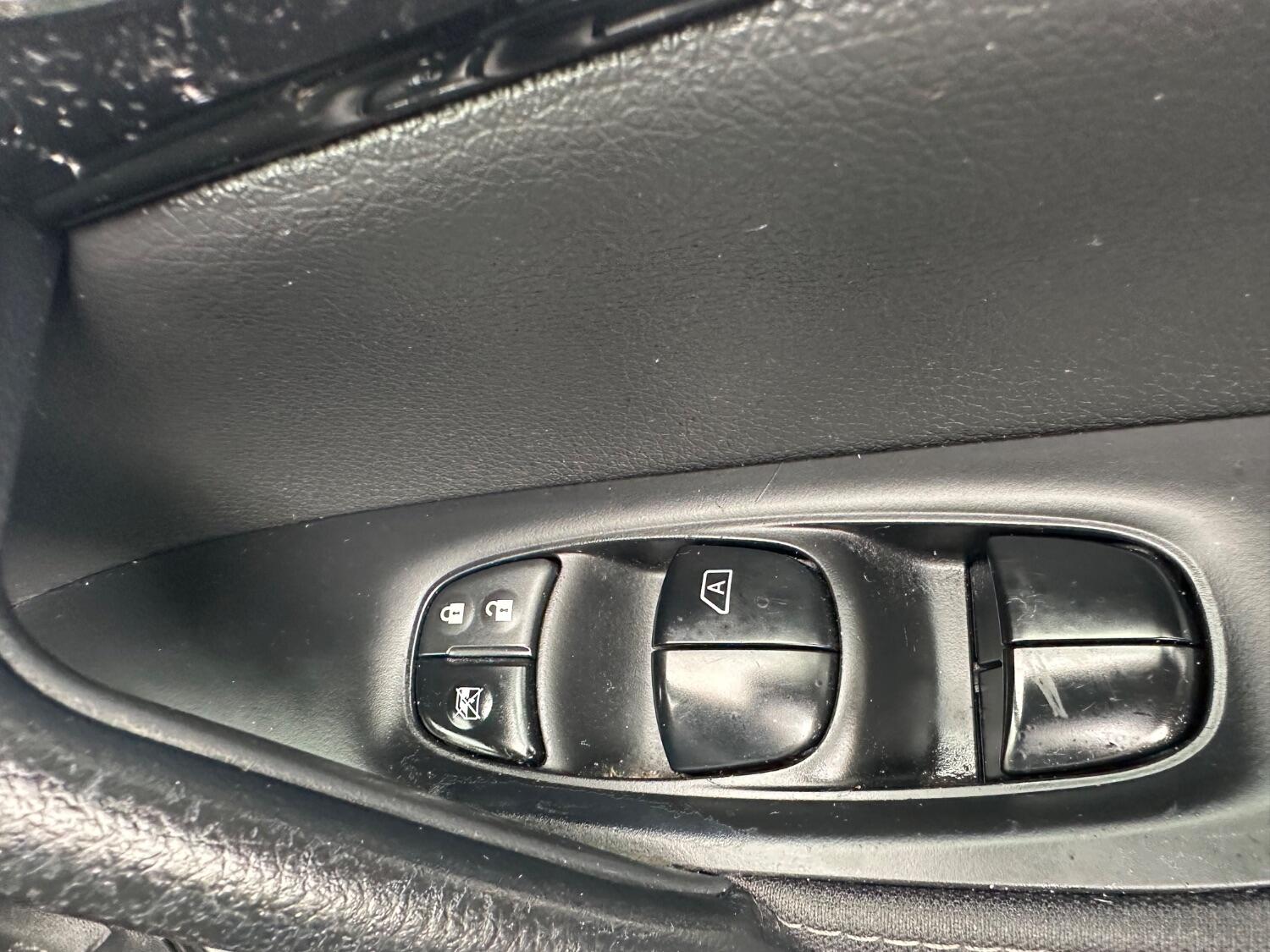 Used Nissan Qashqai 2015 for sale - 75999925: Photo 16