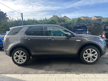 Used Land Rover Discovery Sport 2016 for sale - 75975542: Photo