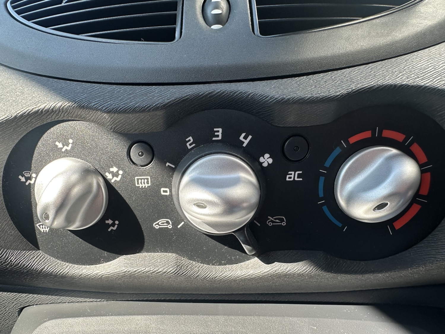 Used Renault Twingo 2012 for sale - 77953921: Photo 14