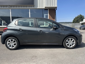 Used Peugeot 208 2017 for sale - 79620430: Photo