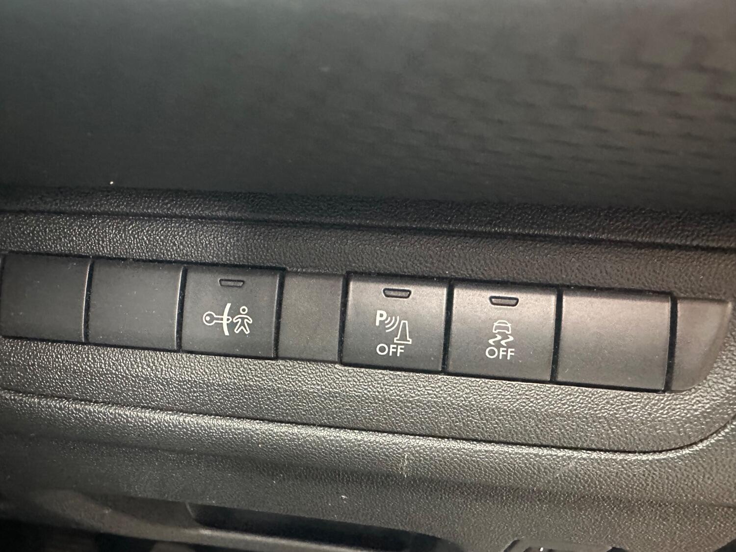 Used Peugeot 2008 2015 for sale - 76237194: Photo 18