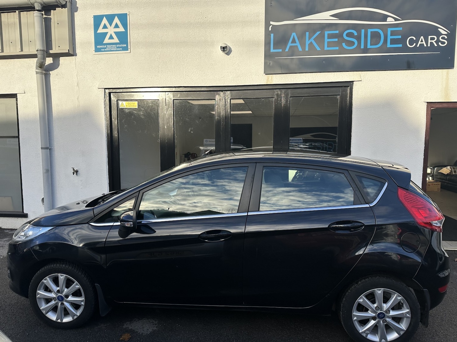 Used Ford Fiesta 2011 for sale - 76687208: Photo 2
