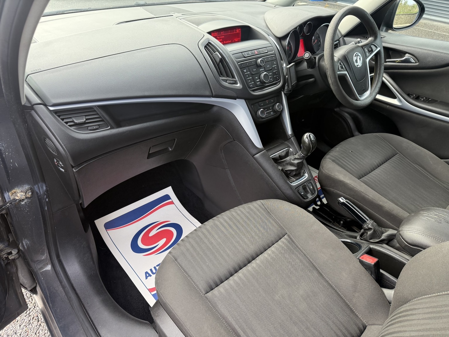 Used Vauxhall Zafira Tourer 2015 for sale - 76439838: Photo 10