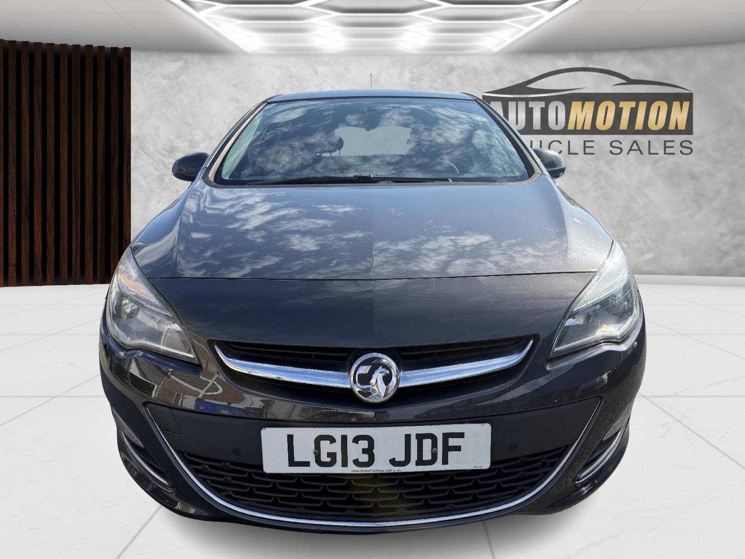 Used Vauxhall Astra 2013 for sale - 78031759: Photo 2