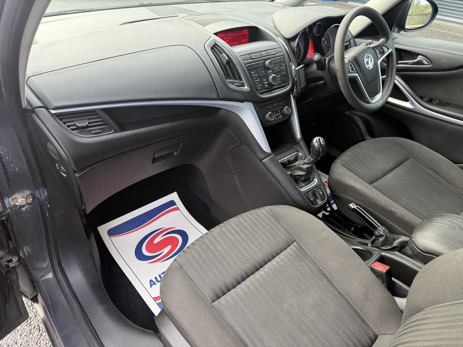 Used Vauxhall Zafira Tourer 2015 for sale - 77370678: Photo 11