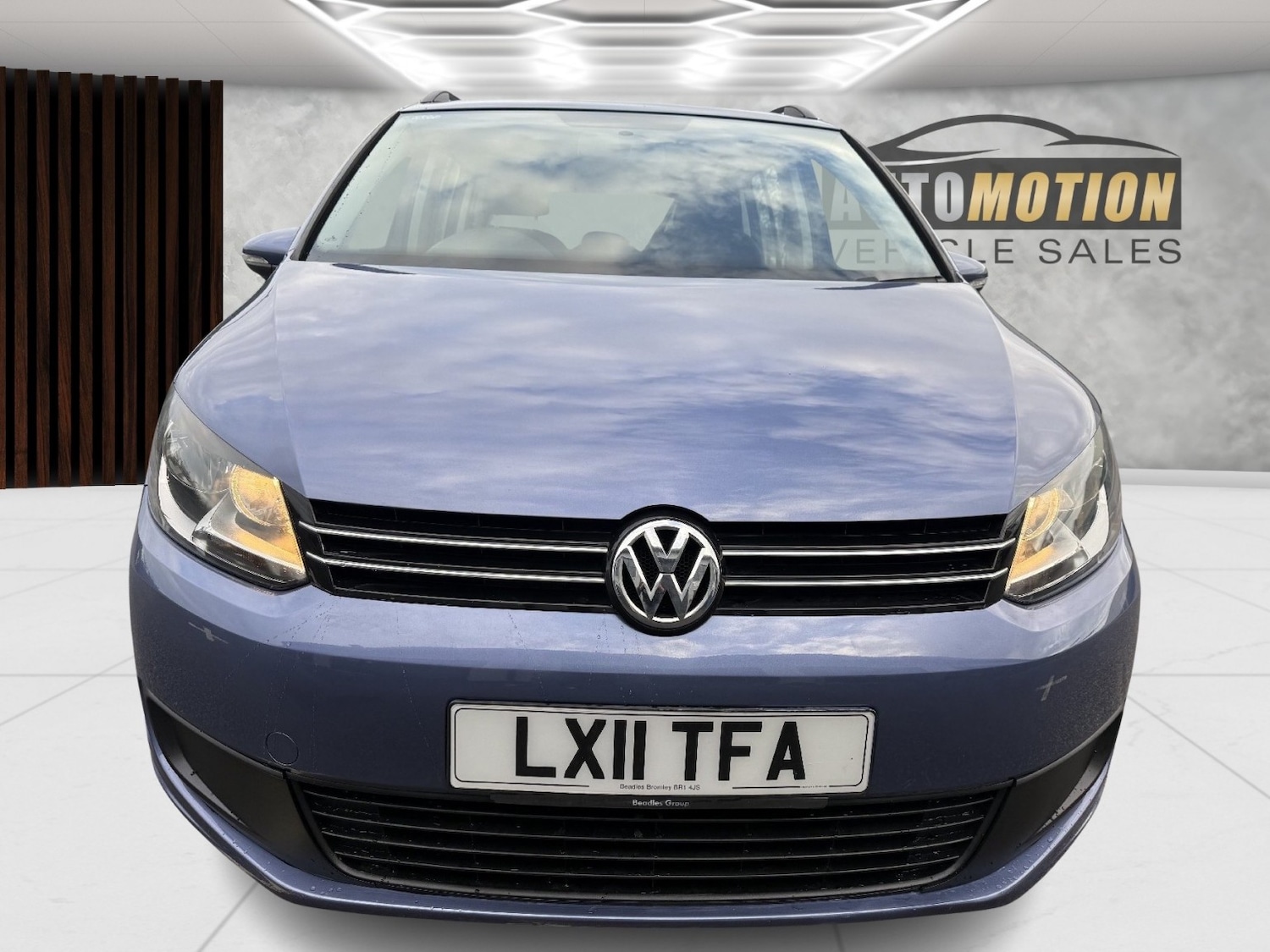 Used Volkswagen Touran 2011 for sale - 76666166: Photo 2