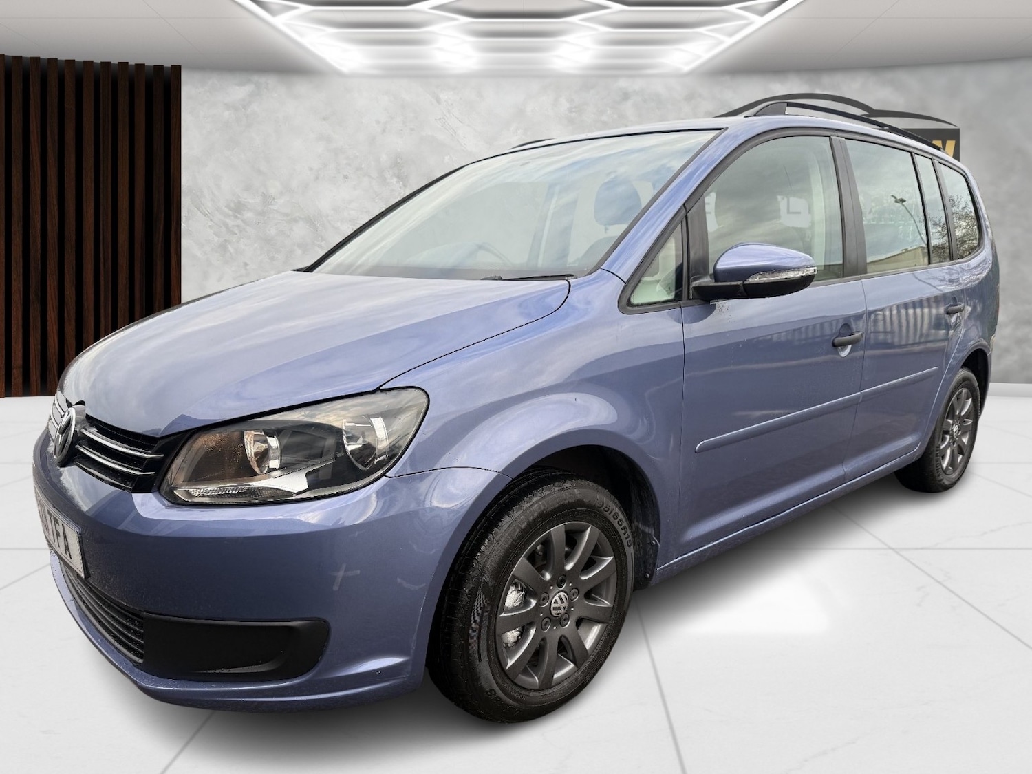 Used Volkswagen Touran 2011 for sale - 76666166: Photo 3