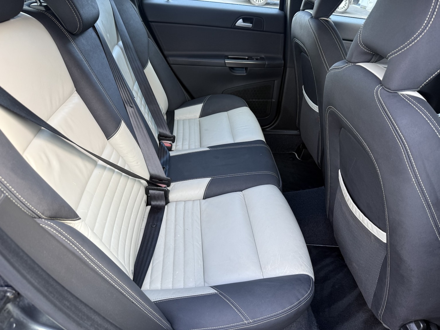 Used Volvo V50 2012 for sale - 76625385: Photo 11