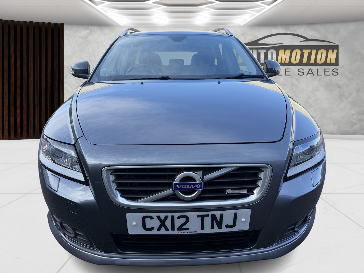 Used Volvo V50 2012 for sale - 76625385: Photo 2