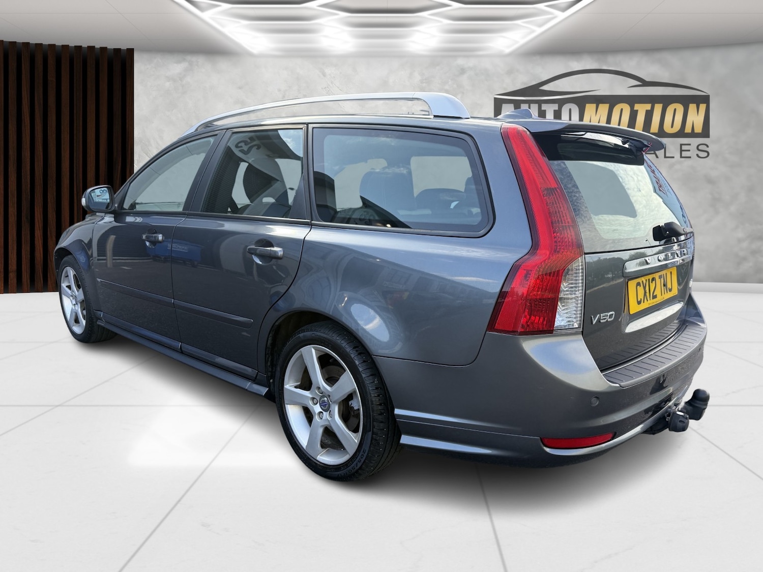 Used Volvo V50 2012 for sale - 76625385: Photo 5