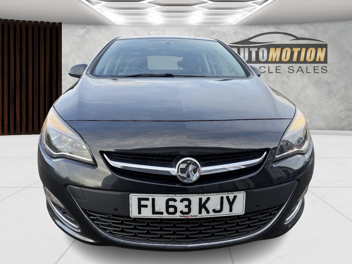 Used Vauxhall Astra 2013 for sale - 78038915: Photo 2
