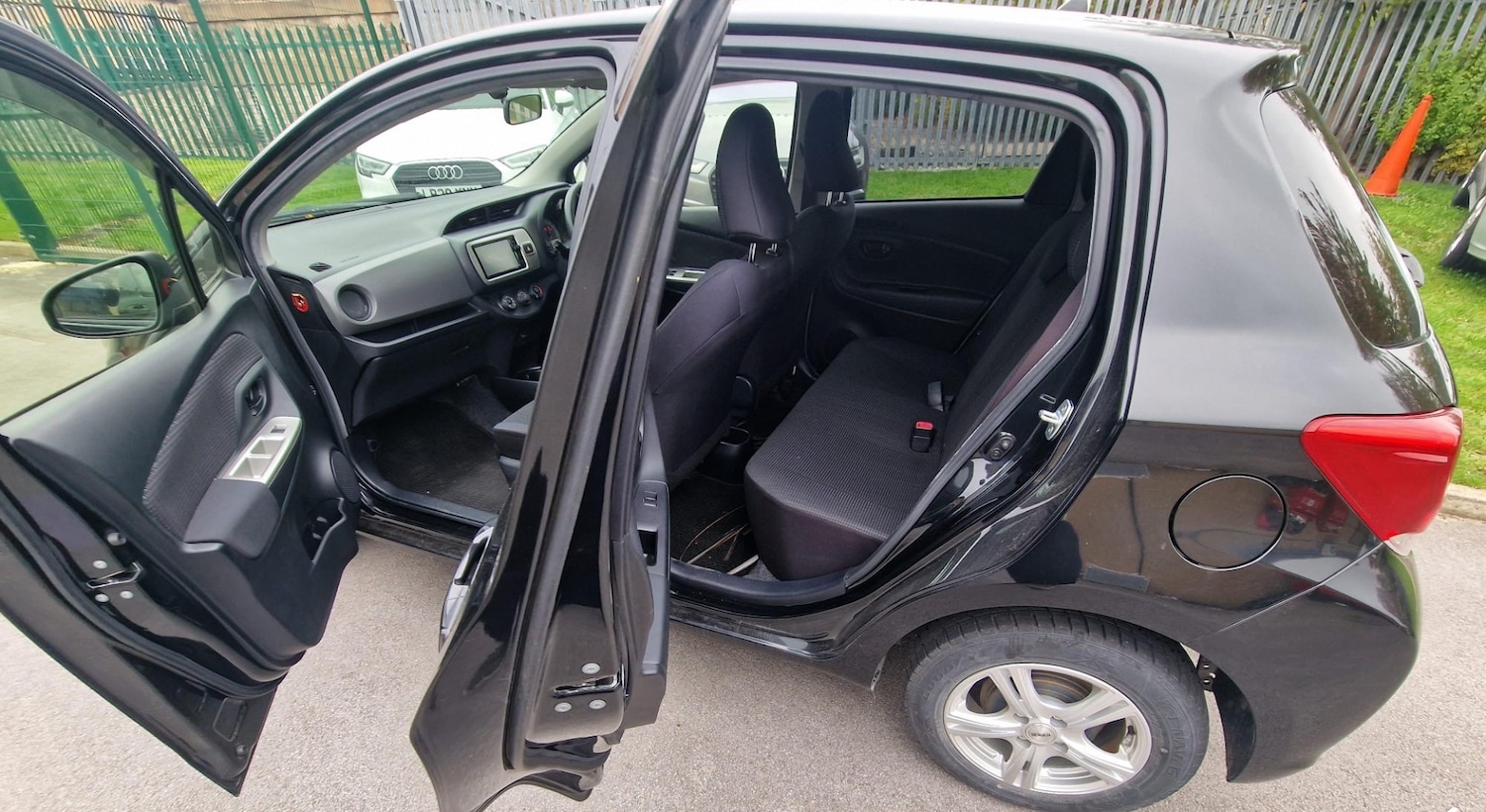 Used Toyota Yaris 2014 for sale - 76268718: Photo 20