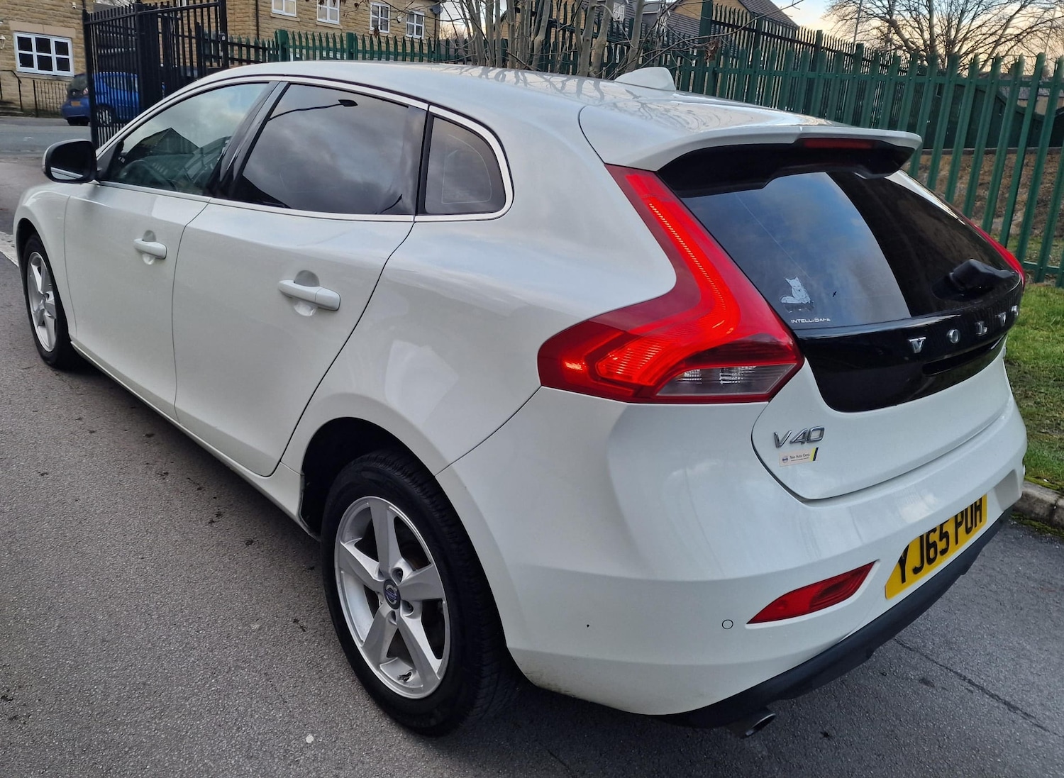 Used Volvo V40 2015 for sale - 77315512: Photo 2