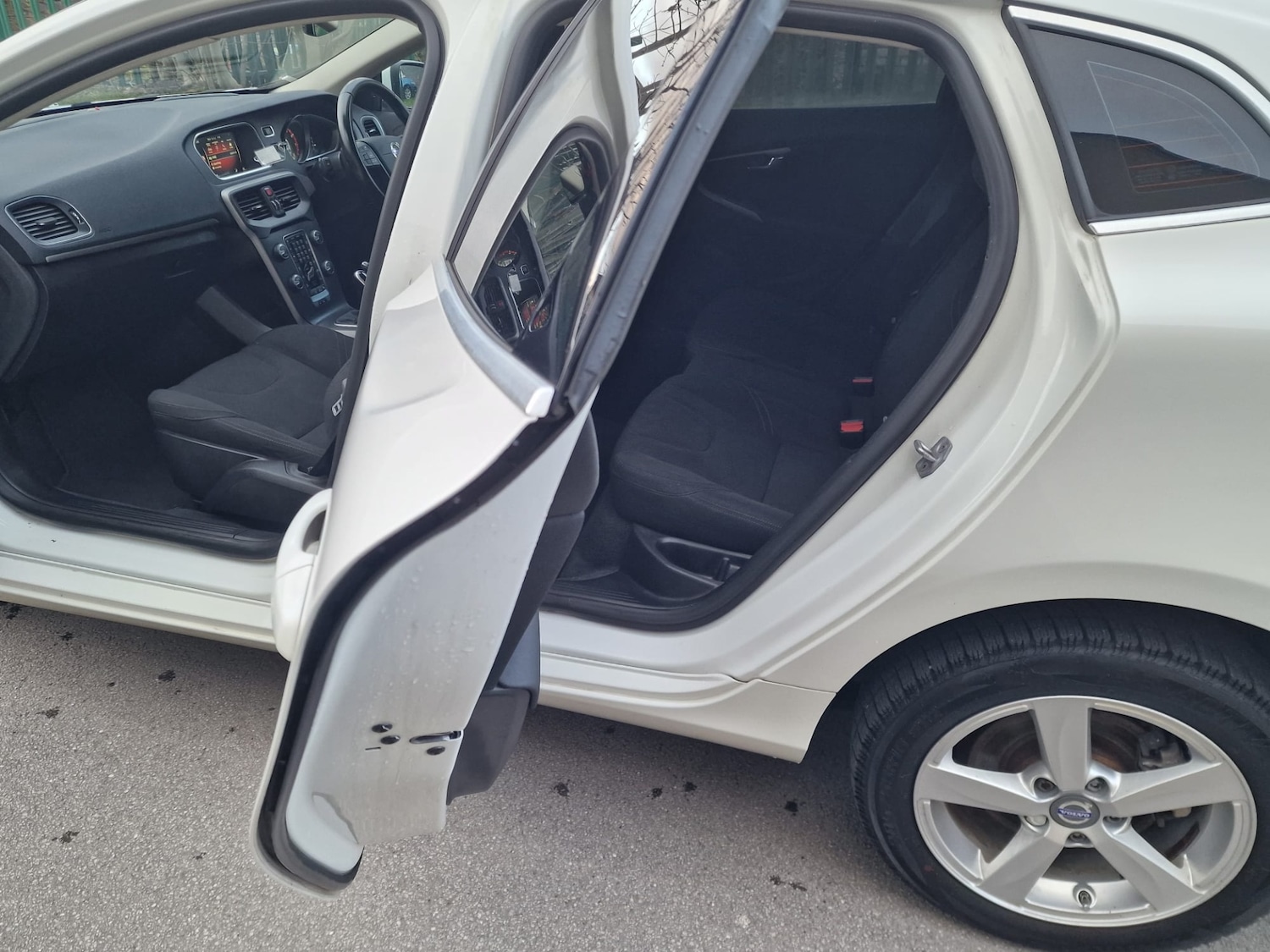 Used Volvo V40 2015 for sale - 77315512: Photo 23