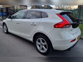 Used Volvo V40 2015 for sale - 77315512: Photo