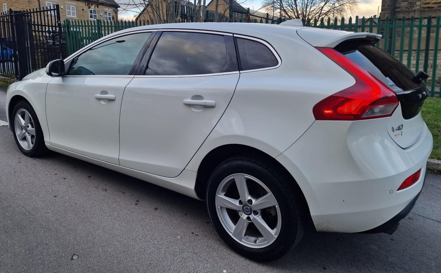 Used Volvo V40 2015 for sale - 77315512: Photo 4