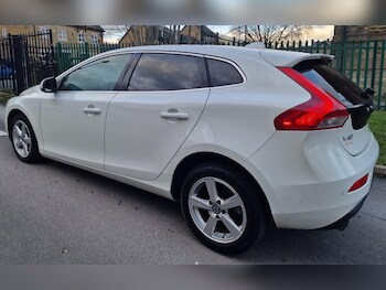 Used Volvo V40 2015 for sale - 77315512: Photo