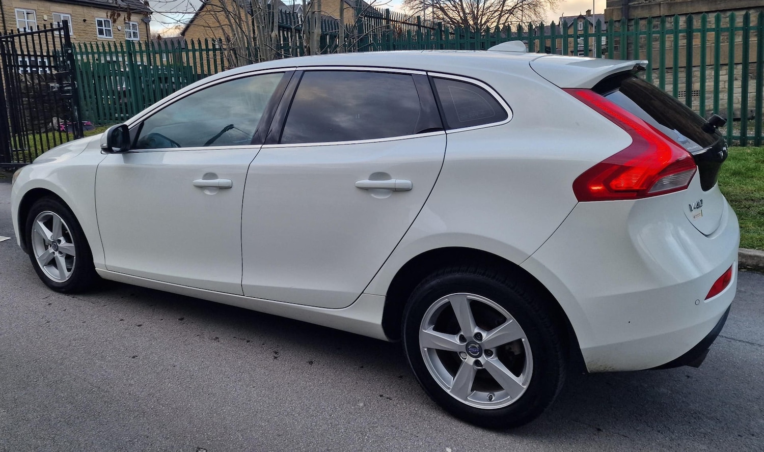 Used Volvo V40 2015 for sale - 77315512: Photo 5