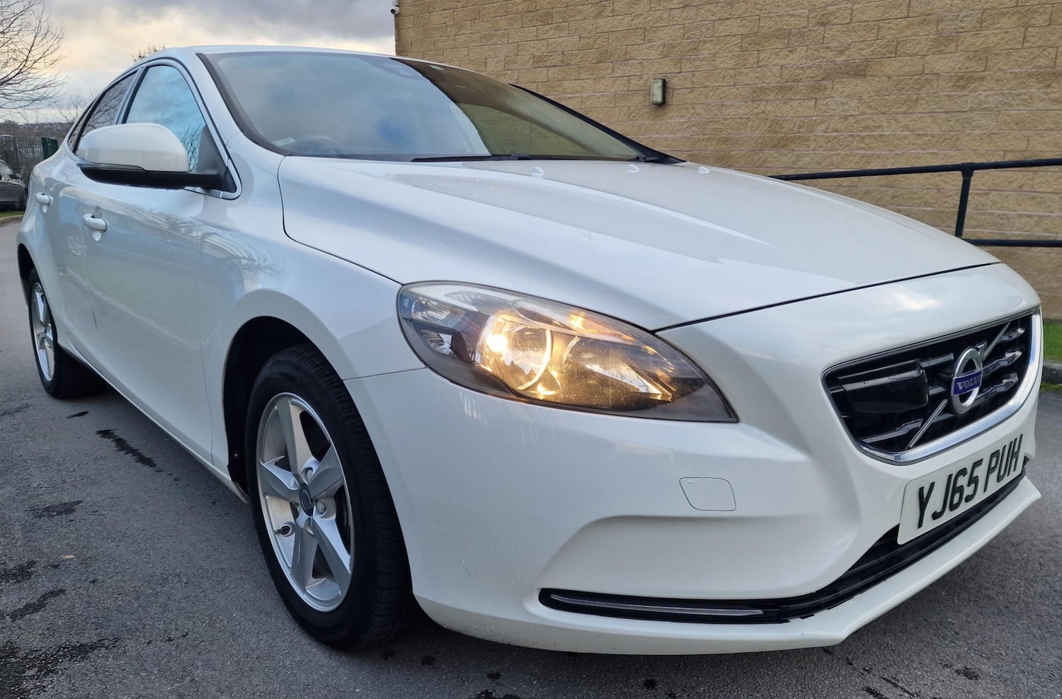 Used Volvo V40 2015 for sale - 77315512: Photo 6