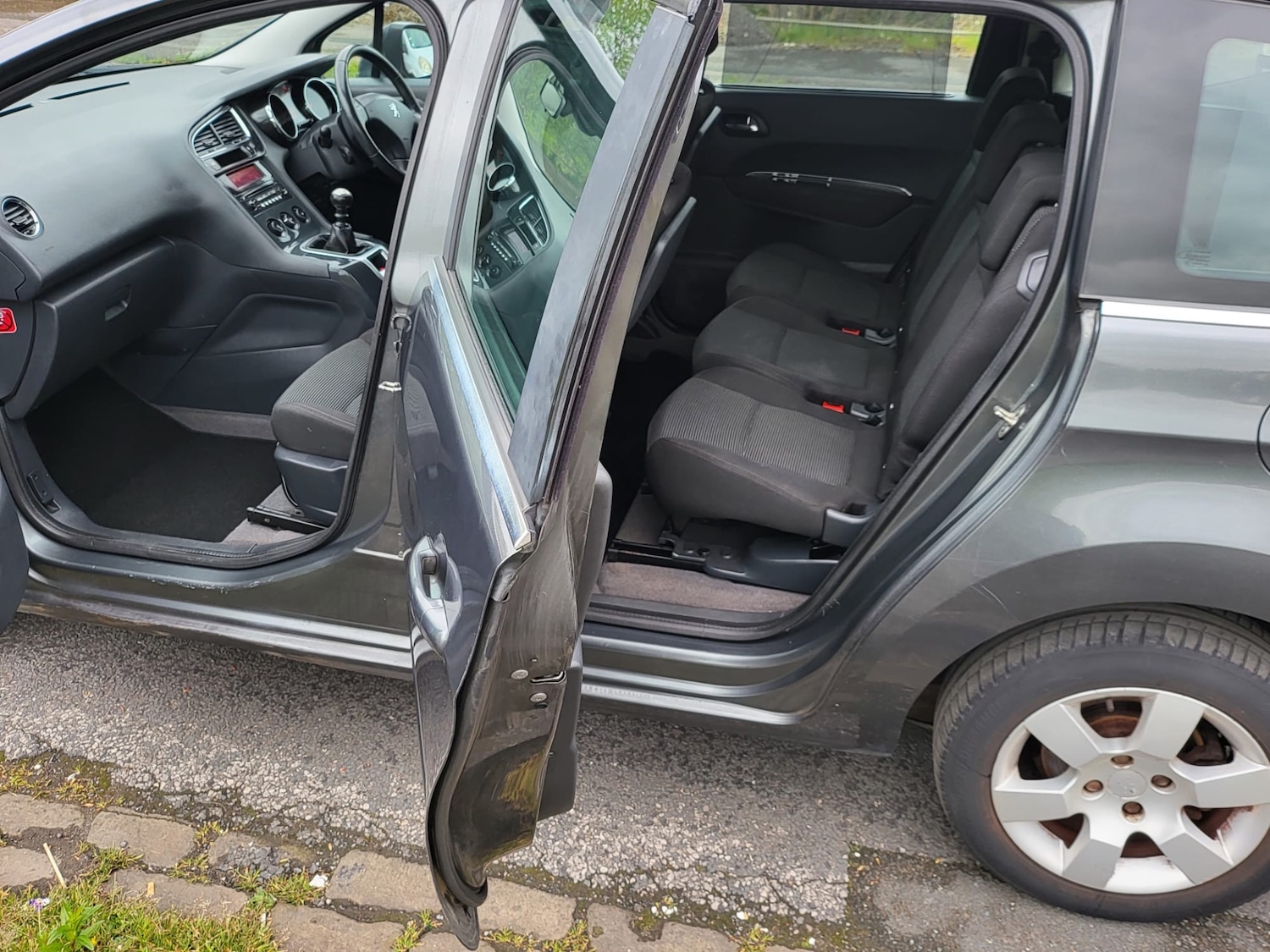 Used Peugeot 5008 2011 for sale - 76268780: Photo 15