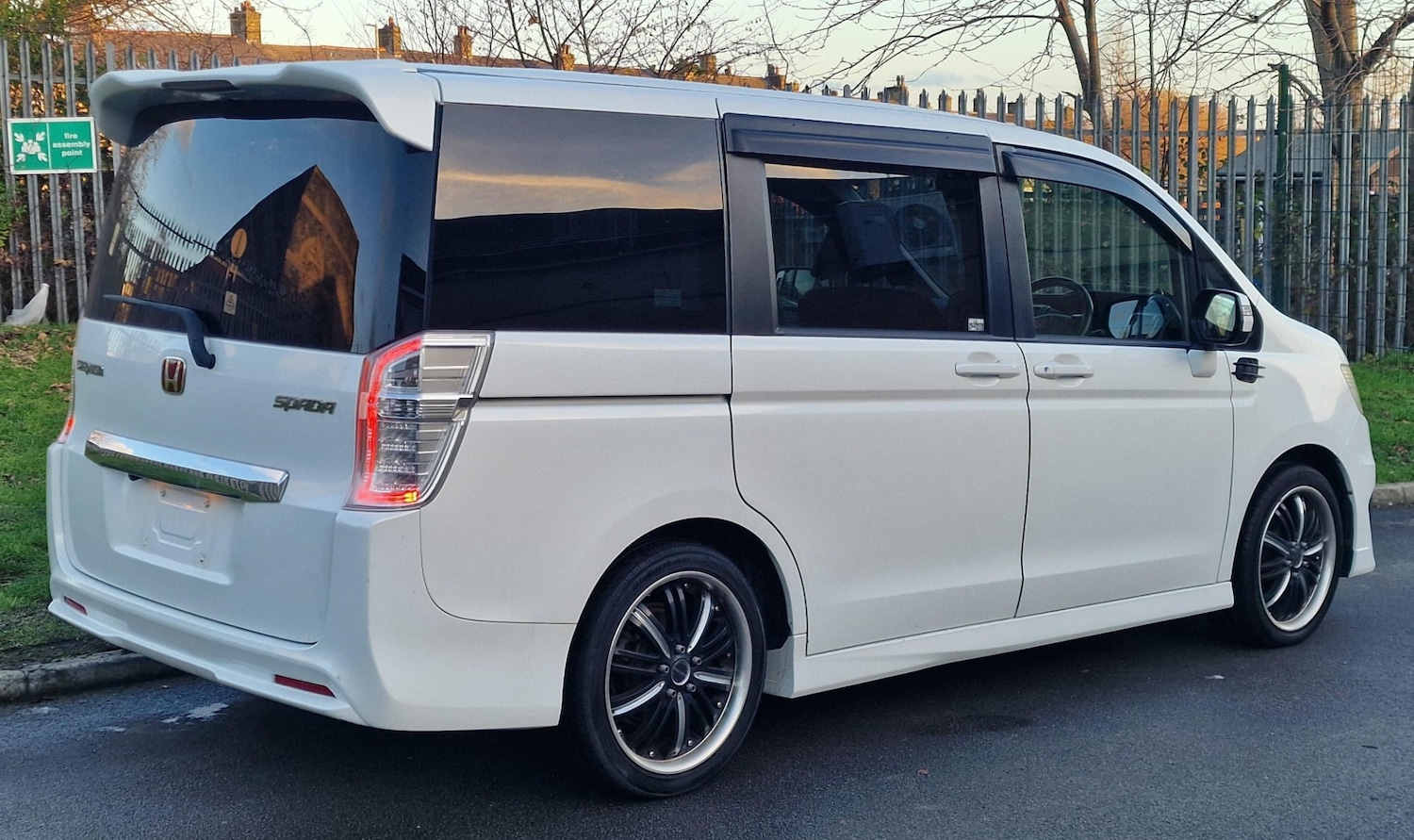 Used Honda Stepwagon 2013 for sale - 76858949: Photo 2