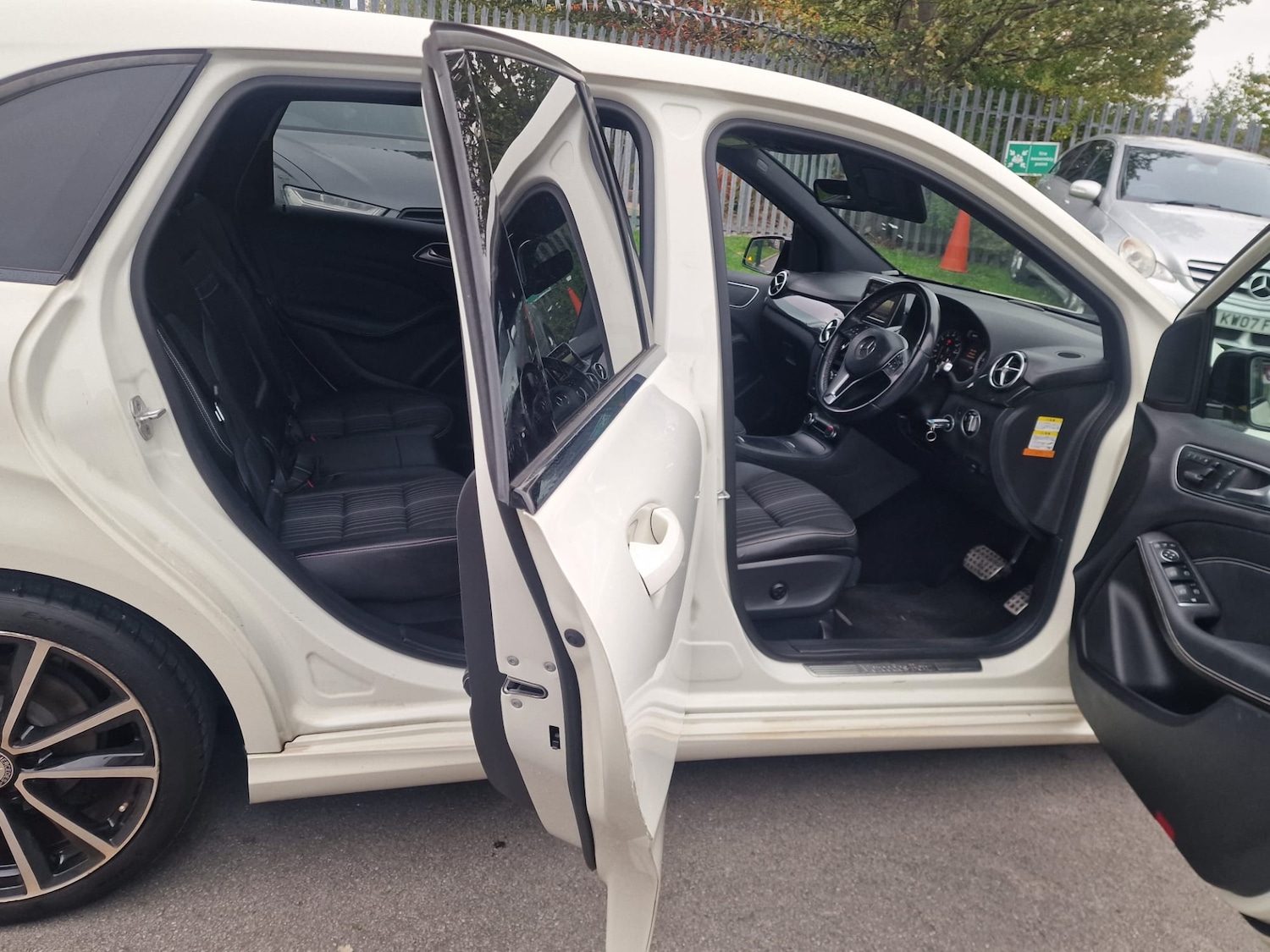 Used Mercedes-Benz B Class 2013 for sale - 74871786: Photo 37