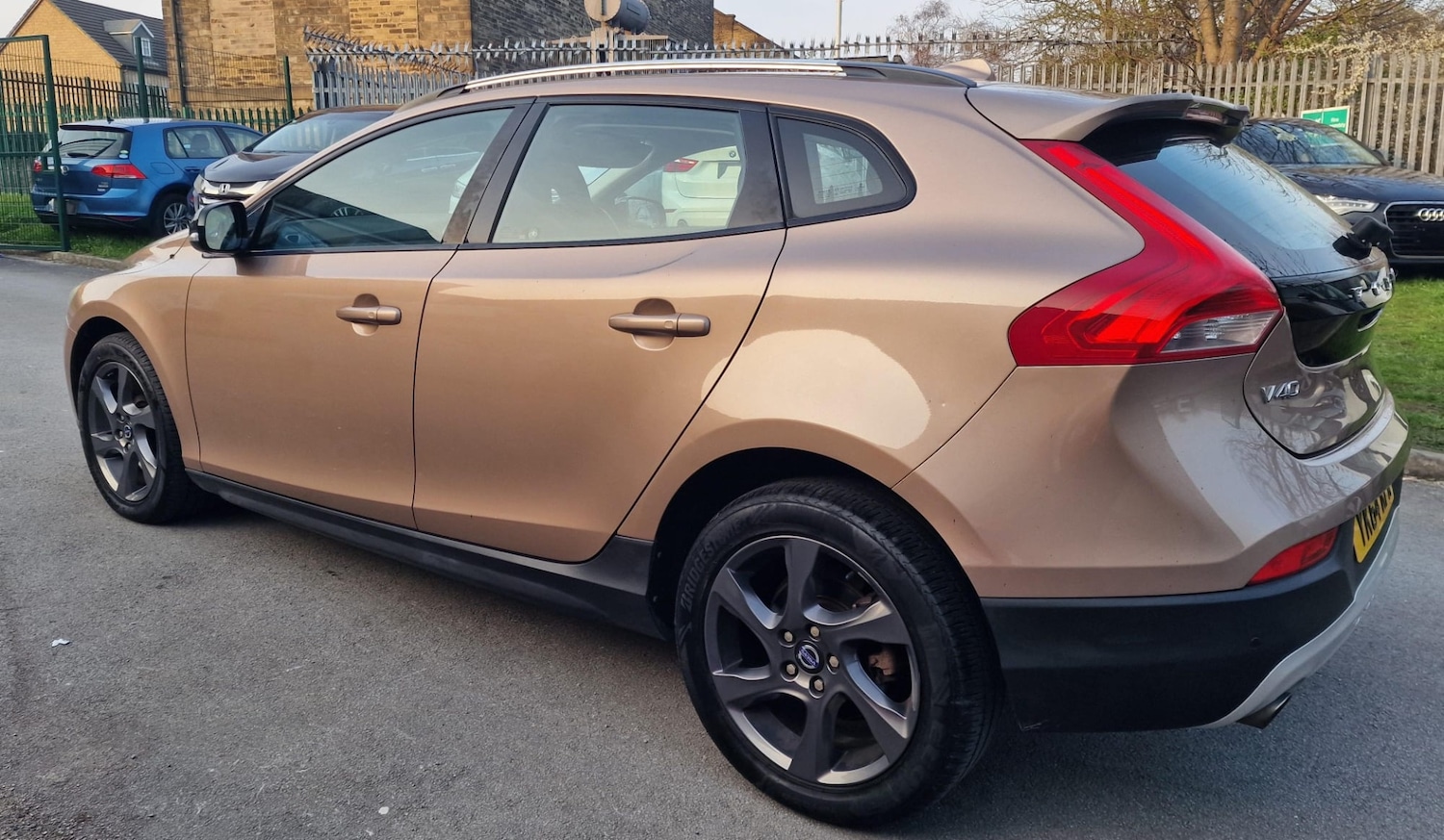 Used Volvo V40 2014 for sale - 77980082: Photo 42