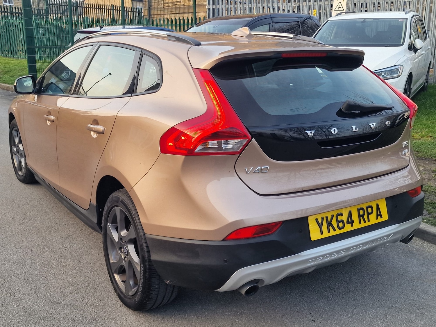 Used Volvo V40 2014 for sale - 77980082: Photo 6