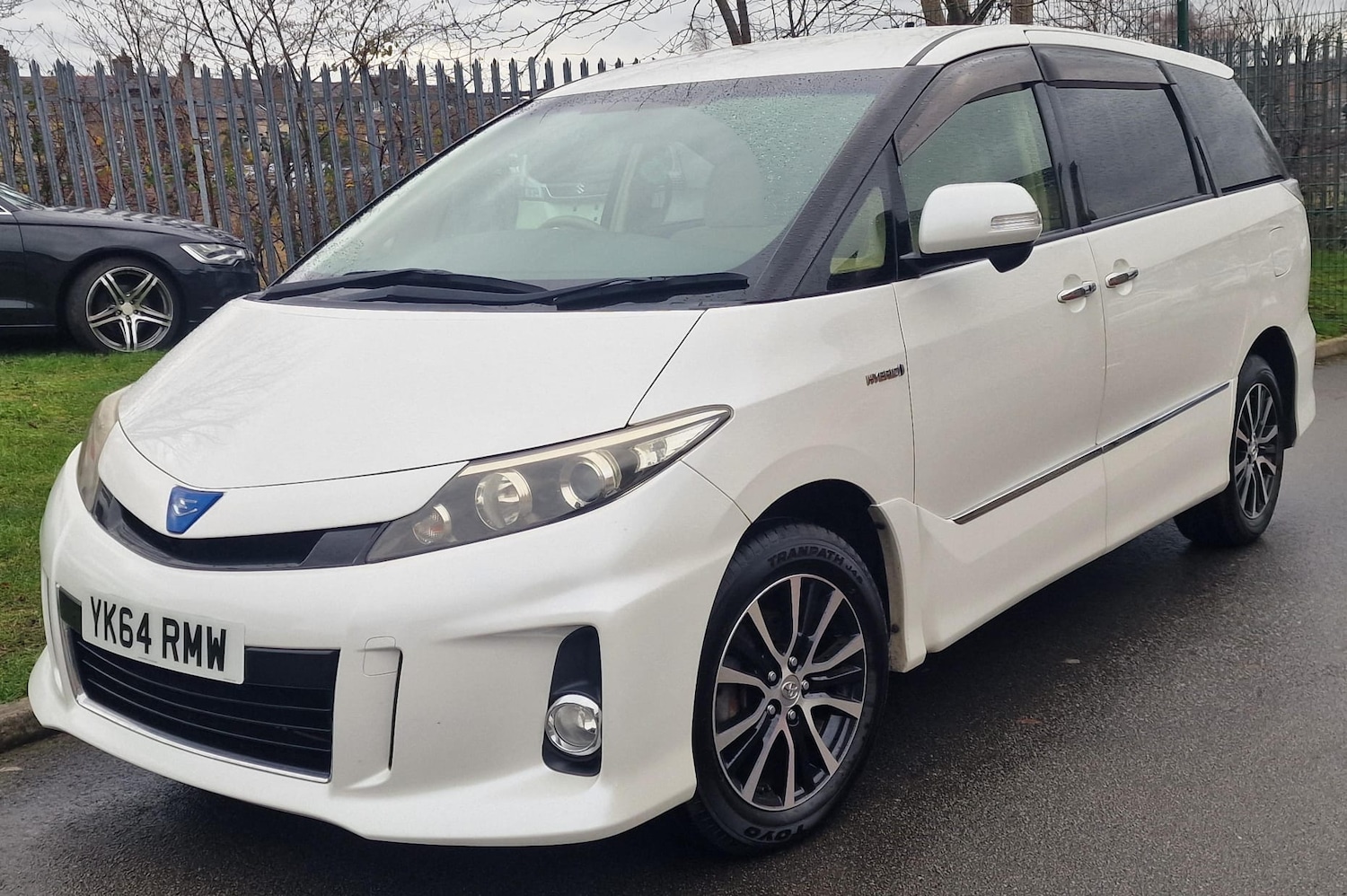 Used Toyota Estima 2014 for sale - 76974612: Photo 2