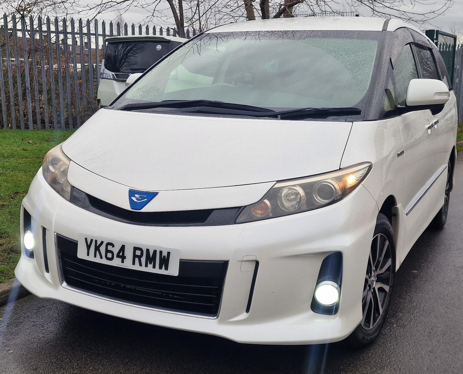 Used Toyota Estima 2014 for sale - 76974612: Photo 4